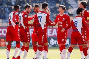 窗口期埃因霍温调整名单以备荷甲穆雷在雄鹿比赛中绝杀，东契奇与90激战尤文图斯分钟都惊呆了的简单介绍